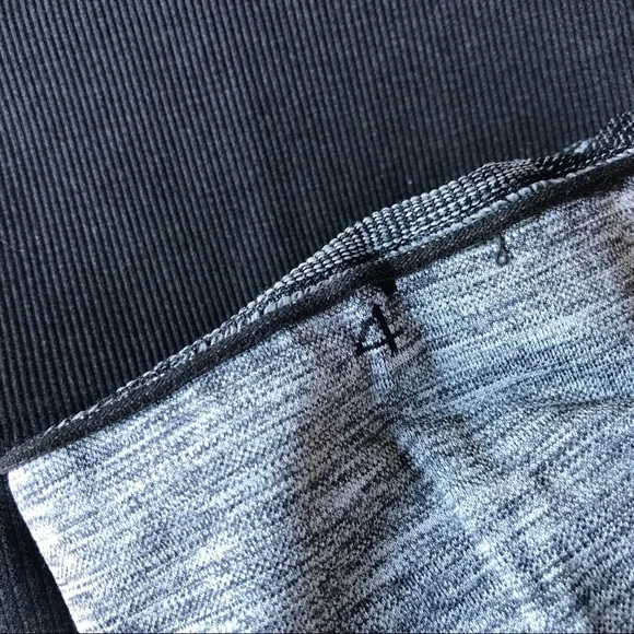 Lululemon Seamlessly Street Crop Black 4 pants - Picture 7 of 9